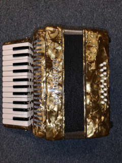 Dragspel Golden Cup piano 25 brons 2-körigt i gruppen Instrument & tillbehör / Dragspel hos musikskolan.se (GCPI25brons)