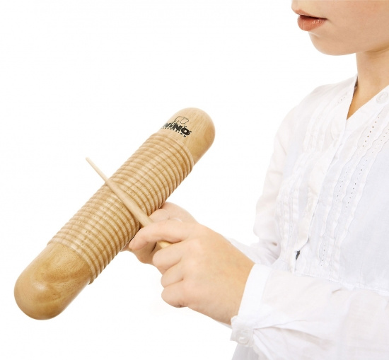 Gurka Nino Guiro 27 cm med skrapa