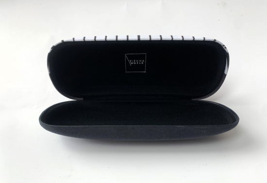 Glasögonfodral svart med klaviatur