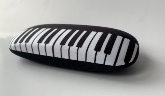 Glasögonfodral svart med klaviatur